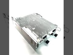 RRU3959 to zewnętrzna zdalna jednostka radiowa, zasilana przez szafę zasilającą.