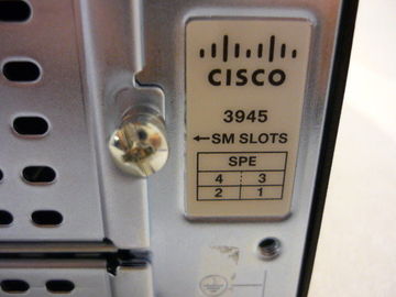 Oryginalny Cisco 4 WAN Port POE Switch Router Gigabit CISCO3945E-SEC/K9 jest routerem Cisco 3945E z Security Bundle z licencją SEC PAK